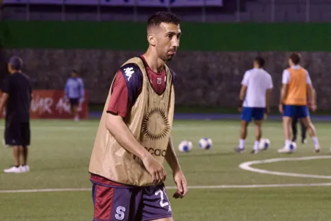 Aficionados del Saprissa piden que Mariano Torres de un paso al costado.