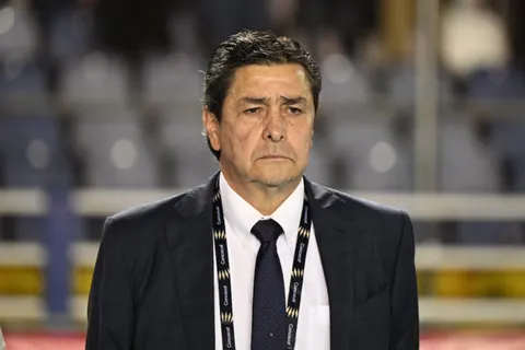 Descartados: Luis Fernando Tena toma drástica decisión que sorprende en la Selección de Guatemala