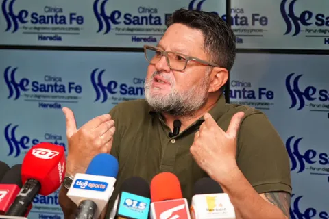 Jafet Soto recibe un revés de Cartaginés.