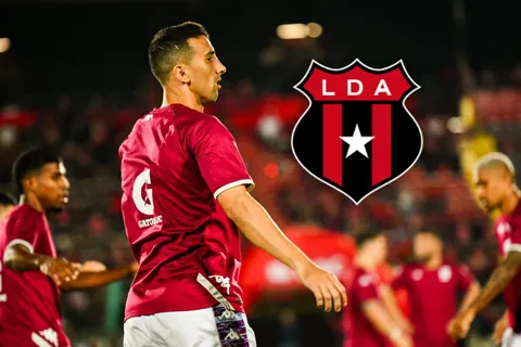Contradice a la afición: ídolo de Alajuelense sale al cruce por Mariano Torres