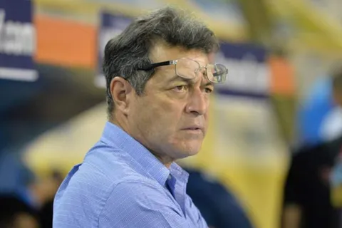 Hugo Pérez hace fuerte crítica al futbol de El Salvador