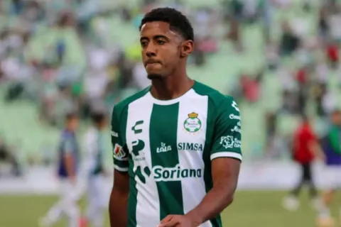 Choco Lozano podría sufrir impacto directo en su futuro tras sentencia del Santos Laguna en México