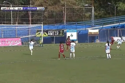Video viral: jugadoras del Saprissa imitan a Messi y Suárez