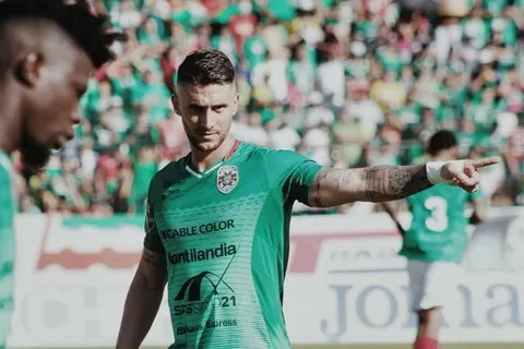 ¿No llega? Espíndola sigue sin poder viajar y en Saprissa analizan alternativas