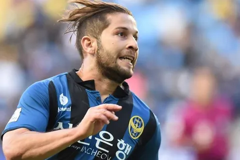 Elías Aguilar completó su traspaso en Asia