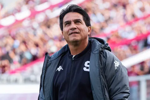 Refuerzo confirmado en Saprissa: Vladimir Quesada consigue la figura que necesitaba para ir por la 41