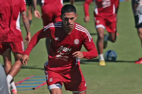 Alejandro Bran no entrenó con normalidad.