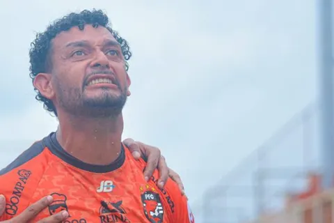La desafiante decisión que tomó Michael Barrantes contra Luis Fernando Fallas en Puntarenas