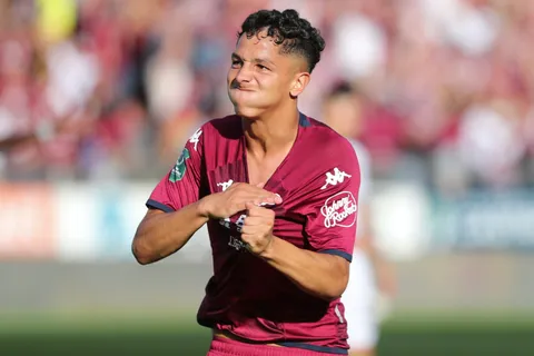 Alerta en Saprissa: Sergio Gila habla sobre el futuro de Warren Madrigal