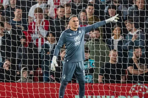 ¿Qué equipos están luchando por evitar el descenso junto al Nottingham Forest de Keylor Navas?