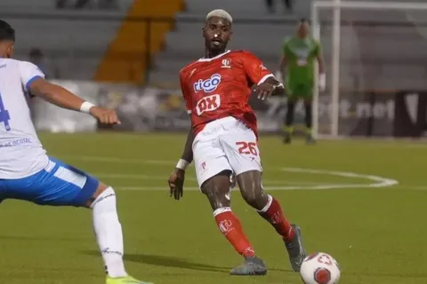 Sergio Cunningham comparó el fútbol de Nicaragua y Panamá: “En Panamá estamos atrasados”