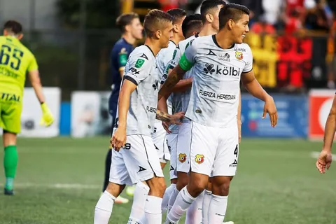 ¿Quién detiene a Herediano? Florenses siguen invictos y arrollando