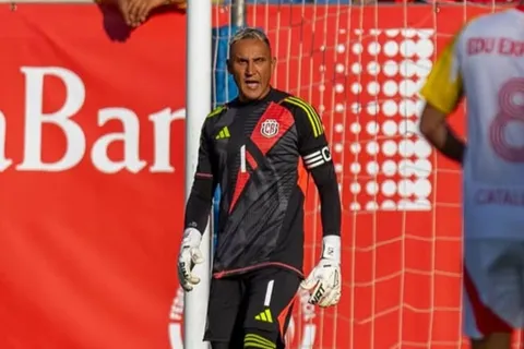 Keylor Navas es destrozado en Argentina.