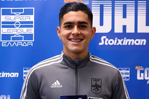 Luis Palma recibe un nuevo galardón en el Aris FC de Grecia