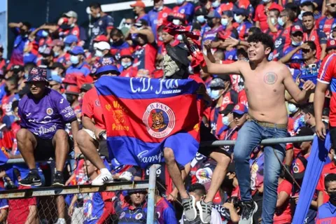 Aficionados de FAS toman decisión desesperada ante la crisis económica del club
