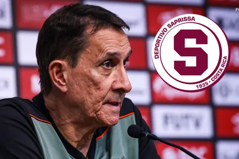 Guimaraes se la agarra con Saprissa: el recado del técnico que celebra Alajuelense