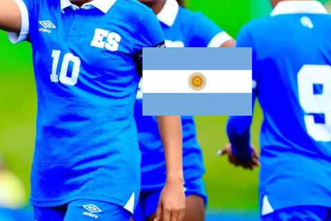 El Salvador celebra la llegada de uno de sus seleccionados al futbol de Argentina