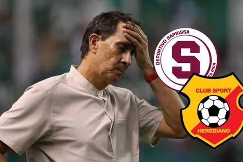 Guimaraes se toma la cabeza lamentándose.