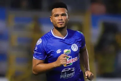 Confirman lo que pasó con Rolando Blackburn en Honduras y toda Panamá está atenta a las pistas de su futuro