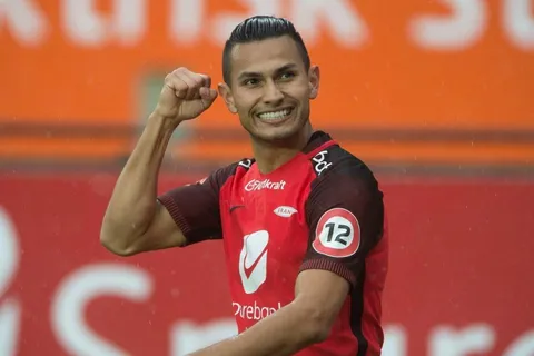 Deyver Vega analiza volver a Costa Rica y hay dos equipos que lo quieren