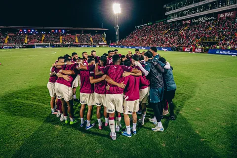 Sorpresivo retiro de futbolista de Saprissa.
