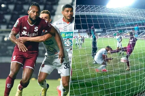 Dura sanción para Kendall Waston por su patada a Johan Venegas