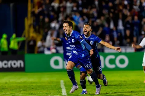 Cartaginés se hizo fuerte en casa y eliminó a Saprissa.