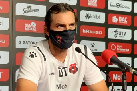 Carevic no considera fracaso la eliminación de Alajuelense