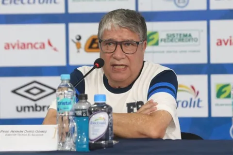 Hernán Bolillo Gómez lanzó fuerte crítica a los jugadores de El Salvador
