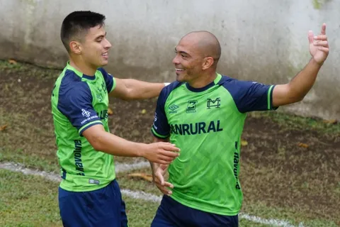 Municipal venció 3-1 a Iztapa y pone un pie en las semifinales