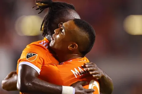 Alberth Elis lideró goleada de Houston Dynamo