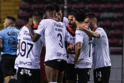 Alajuelense podría perder una pieza fundamental en este mercado.