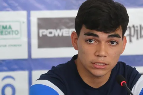 Leo Menjívar confesó que tiene que mejorar su nivel para estar en la Selección de El Salvador