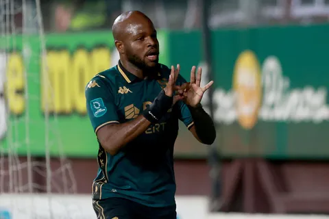 Javon East en Saprissa.