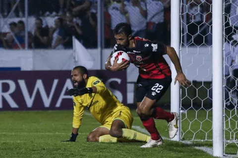Pipo González: "Quedan 90 minutos en casa con nuestra gente y vamos a alzar el trofeo de Liga Concacaf"