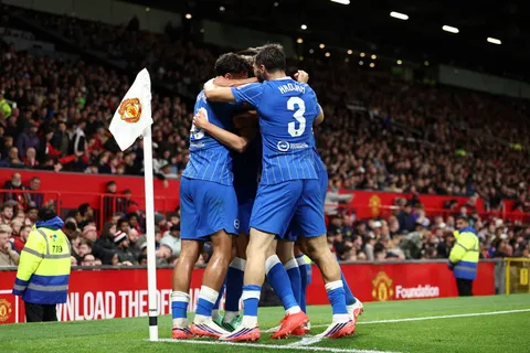 Brighton remontó un 0-2 y venció 3-2 a Manchester United en Old Trafford por la EFL Cup