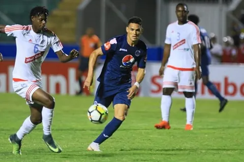 Lujo de gol marcó Javon East para preocupar a Motagua