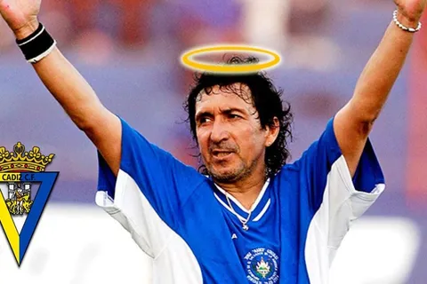 El hilarante tuit del Cádiz que vincula al Mágico González con Dios