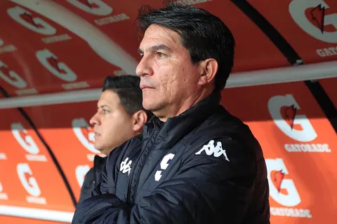 Sorpresa en Saprissa: filtran la decisión que tomará Vladimir Quesada y podría costarle caro