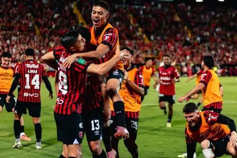 Alajuelense y Saprissa se enfrentan en la vuelta.