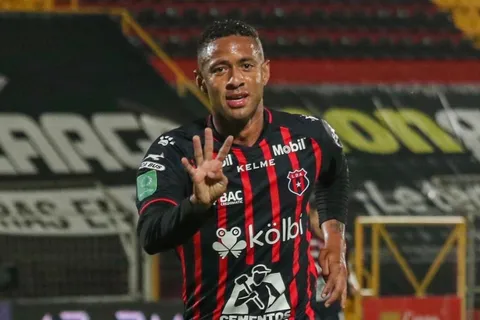 "Gabigol" anda encendido y todo apunta a que será titular en el clásico