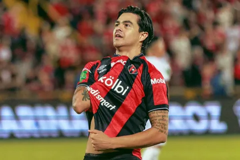 El inesperado problema que dejó fuera a Diego Campos del Alajuelense vs Saprissa