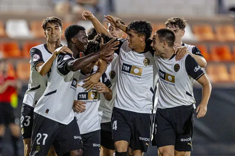 La virtud de Warren Madrigal que genera asombro en Valencia: "Ningún delantero lo hace como él"