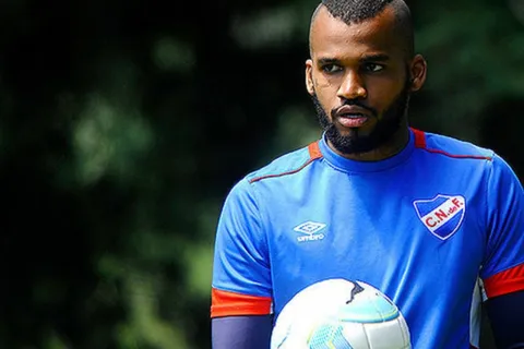 Luis "Manotas" Mejía enciende las alarmas en Panamá