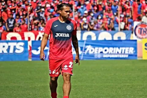 Los números de Carlos Gullit Peña con el CD FAS en la Liga Mayor de Fútbol de El Salvador