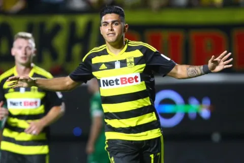 Luis Palma marcó un gol olímpico con Aris (VIDEO)