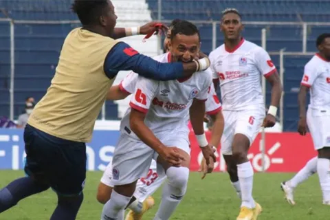 Olimpia remonta y avanza a semifinales [VIDEO]