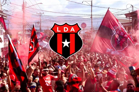 "Fuera del plantel": la limpieza del Machillo Ramírez en Alajuelense se cobra a la última víctima del mercado de fichajes