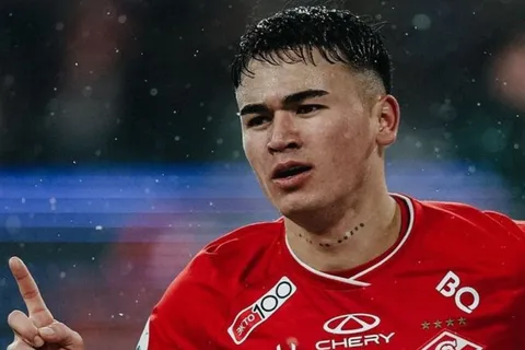Mientras Feyenoord insiste por Manfred Ugalde, en Rusia confirman la dura noticia que complica su futuro europeo