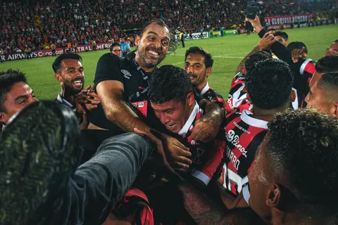 Ganó títulos con Alajuelense, fue limpiado por Guimaraes y ahora regresaría a Costa Rica para jugar en otro grande